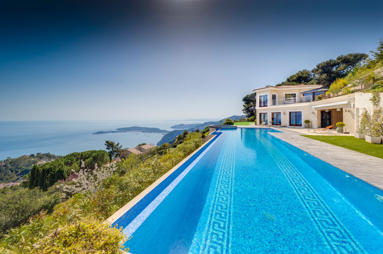 EZE - LUXUEUSE PROPRIÉTÉ A LOUER
