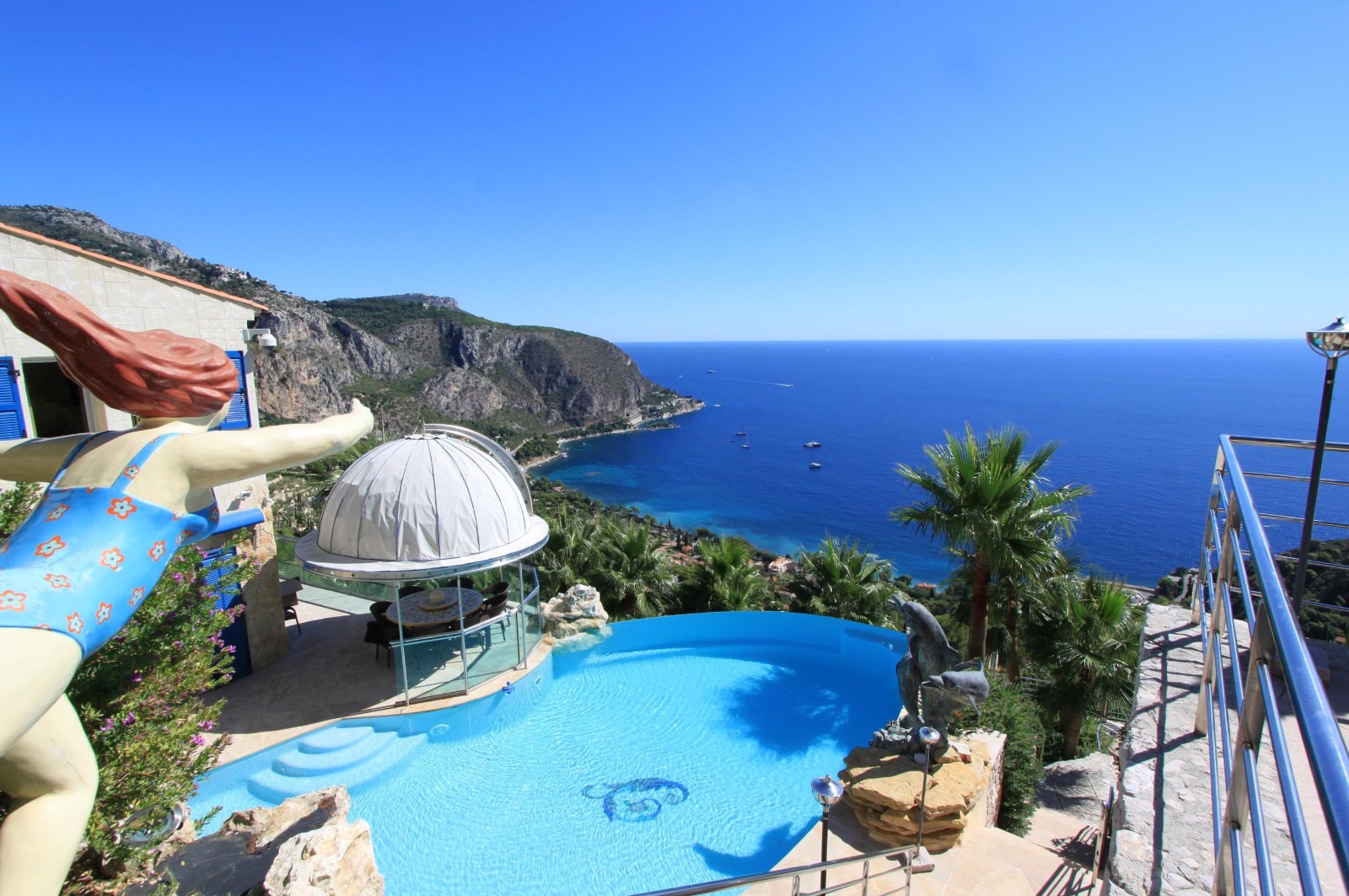 SUPERB PROPERTY OVERLOOKING THE BAY OF EZE